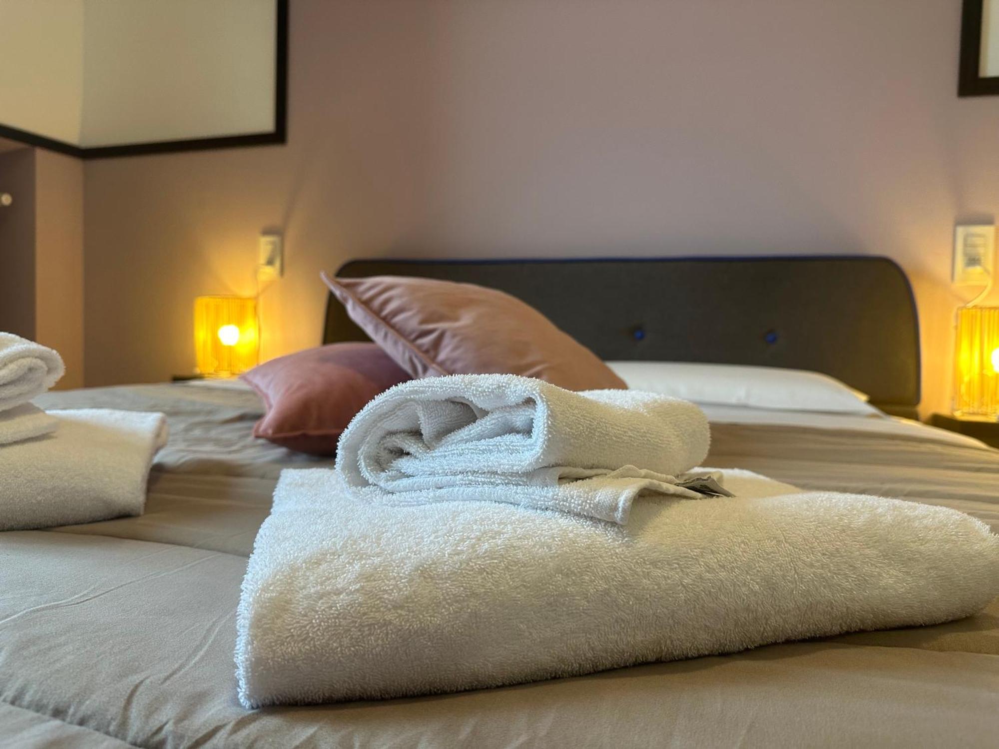 Feel - Bellavista Suites Bergamo Bagian luar foto