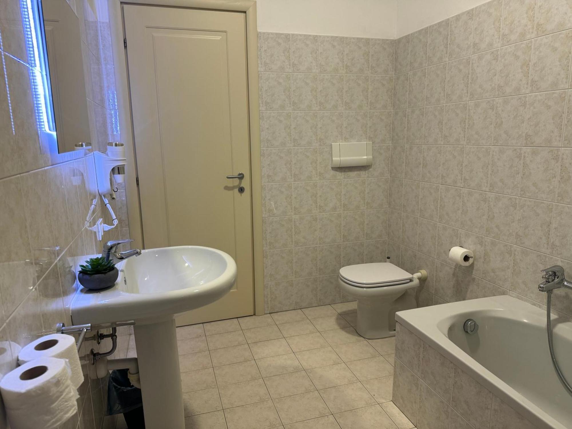 Feel - Bellavista Suites Bergamo Bagian luar foto